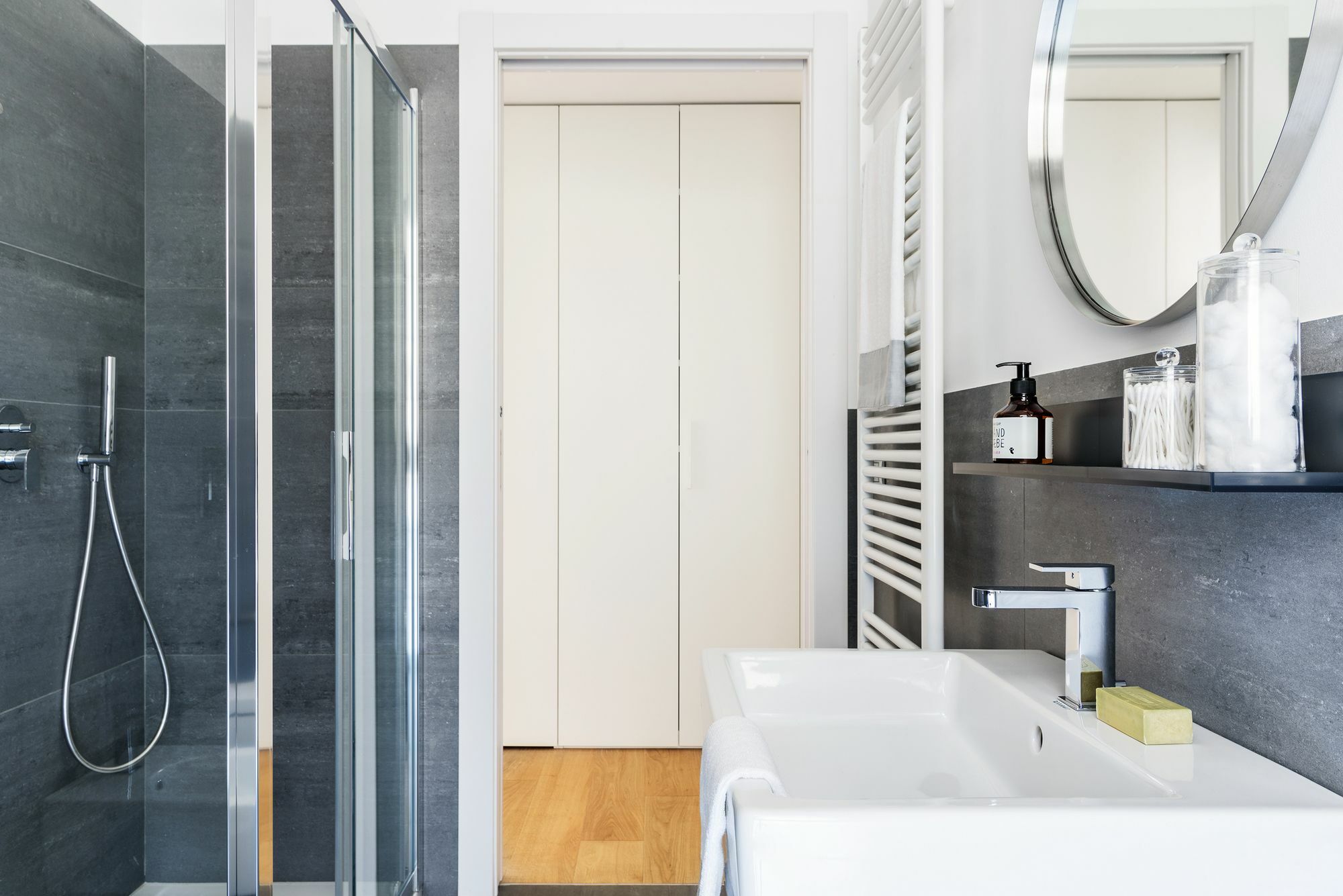 Joivy Stylish 1-Bedroom Flat Милано Екстериор снимка